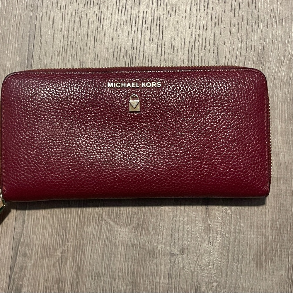 Michael Kors Jet Set Travel Wallet
